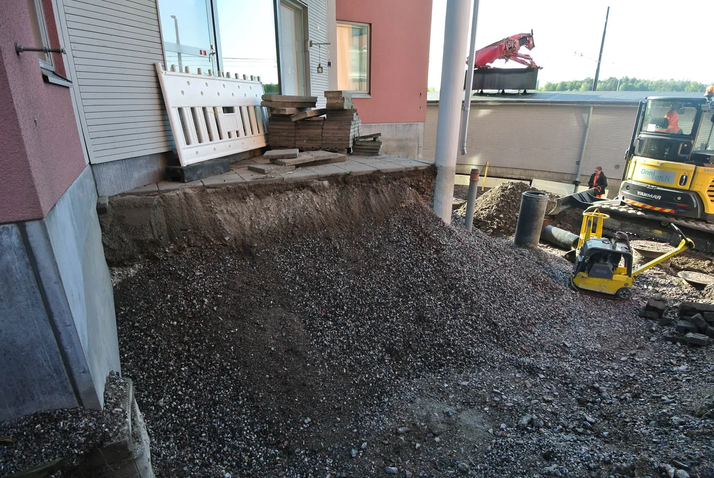Rakennustyömaa perustusvaiheessa